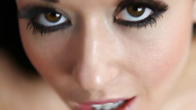 Lenyűgöző vörös barna seggét Sophia Steele ingyen online pornó ütközik